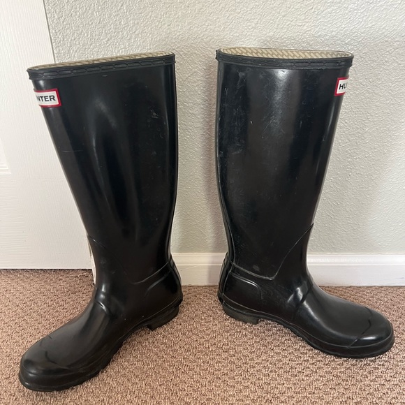 Hunter rain boots- black, tall, GUC - Picture 2 of 5